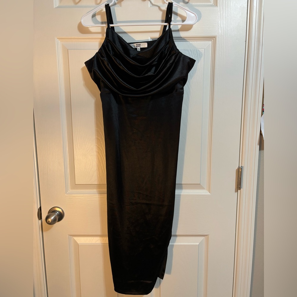 Elegant Black Sleeveless Dress